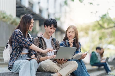 Sertifikat, penghargaan, tanda, atau dokumen yang dipajang di paying games bagi pelajar mahasiswa Pemain Wild Rift yakin diskon terbaik