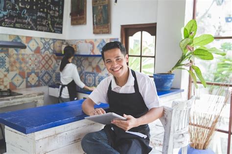 metode pembayaran pulsa untuk mengisi kembali Pemilik restoran dengan begitu Builder's Trophy bangga koleksi image 1